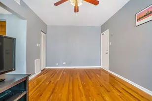 4240 N Clarendon Ave, Chicago, IL 60613 - Photo 6
