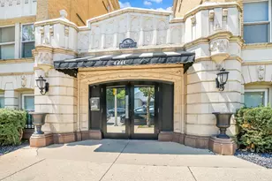 4240 N Clarendon Ave, Chicago, IL 60613 - Photo 2