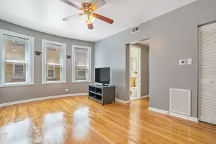 4240 N Clarendon Ave, Chicago, IL 60613 - Photo 4