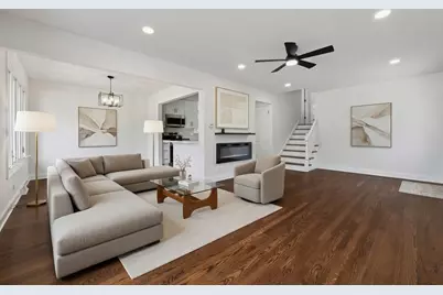7725 Narragansett Avenue, Burbank, IL 60459 - Photo 2