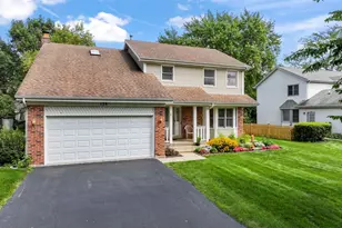 139 S Greenview Ave, Mundelein, IL 60060 - Photo 2