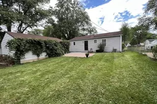 324 Hiawatha Dr, Buffalo Grove, IL 60089 - Photo 10
