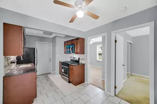 2117 Greengold St, Crest Hill, IL 60403 - Photo 4