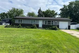 1 Shell Ct, Oswego, IL 60543 - Photo 2