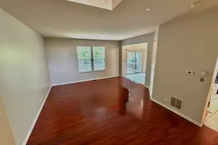 1563 Yellowstone Dr, Streamwood, IL 60107 - Photo 4