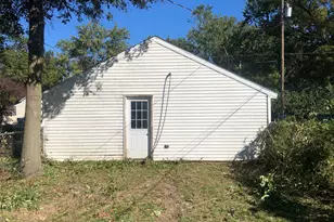708 E 11th St, Centralia, IL 62801 - Photo 4
