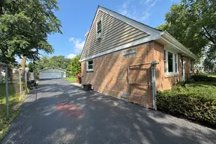 6806 Maple Ct, Bridgeview, IL 60455 - Photo 2