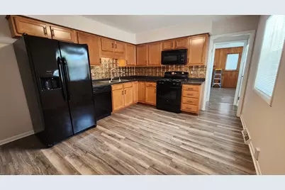 229 Hickory Street, Oswego, IL 60543 - Photo 2