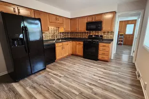 229 Hickory St, Oswego, IL 60543 - Photo 2