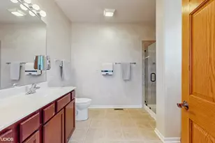 301 W Eagle Ct, Waukegan, IL 60087 - Photo 16