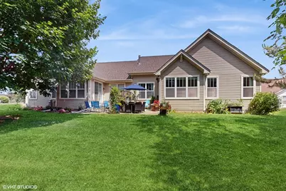 301 W Eagle Court, Waukegan, IL 60087 - Photo 2