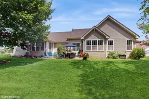 301 W Eagle Ct, Waukegan, IL 60087 - Photo 2