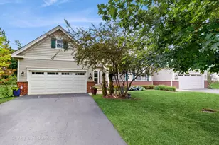 301 W Eagle Ct, Waukegan, IL 60087 - Photo 1