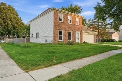 5039 Chambers Drive, Hoffman Estates, IL 60010 - Photo 2