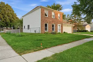 5039 Chambers Dr, Hoffman Estates, IL 60010 - Photo 2