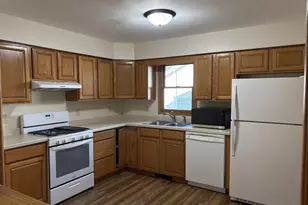 655 Hill St, Sycamore, IL 60178 - Photo 2