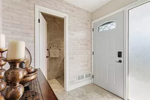 490 Tahoe Cir Dr, Wheeling, IL 60090 - Photo 2