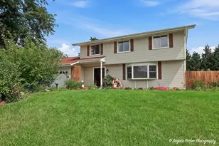 430 Shagbark Ln, Lindenhurst, IL 60046 - Photo 1