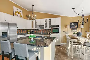 944 Viewpoint Dr, Lake in the Hills, IL 60156 - Photo 6