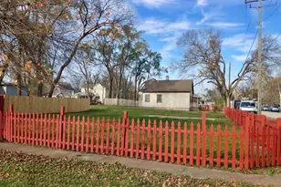 727 Elmer St, Joliet, IL 60433 - Photo 8