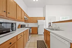 205 Woodlet Ln, Bolingbrook, IL 60490 - Photo 4