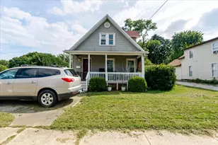 1107 E Washington St, Bloomington, IL 61701 - Photo 2
