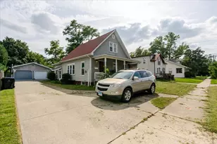 1107 E Washington St, Bloomington, IL 61701 - Photo 4