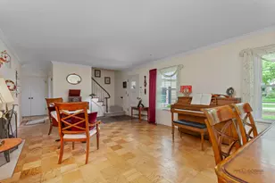 214 Washington Cir, Lake Forest, IL 60045 - Photo 8