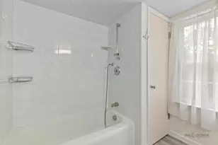 214 Washington Cir, Lake Forest, IL 60045 - Photo 28