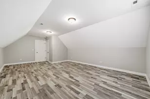 8839 S Colfax Ave, Chicago, IL 60617 - Photo 18