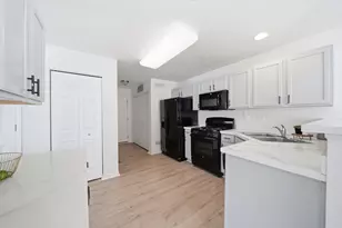 1541 Pauline Cir, Mundelein, IL 60060 - Photo 10