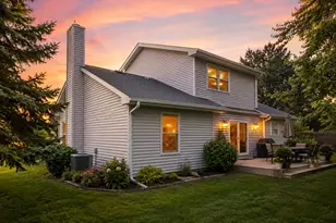 5366 Sequoia Ct, Gurnee, IL 60031 - Photo 2
