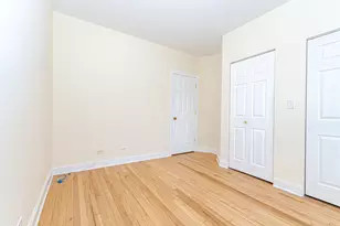 2306 W Jarvis St, Chicago, IL 60645 - Photo 8