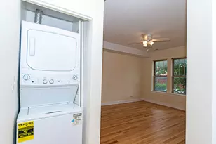 2306 W Jarvis St, Chicago, IL 60645 - Photo 12