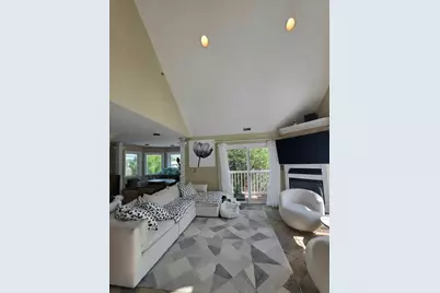 204 N Waukegan Road #Upper, Lake Bluff, IL 60044 - Photo 8