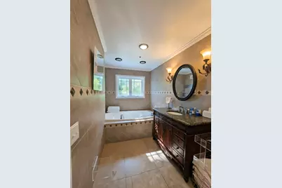 204 N Waukegan Road #Upper, Lake Bluff, IL 60044 - Photo 18
