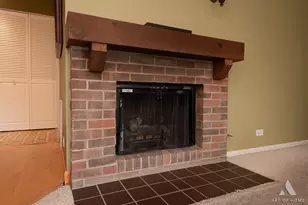 4780 Calvert Dr, Rolling Meadows, IL 60008 - Photo 4