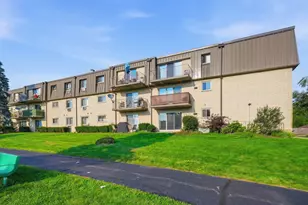 573 Fairway View Dr, Wheeling, IL 60090 - Photo 12
