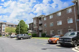 881 N Swift Rd, Addison, IL 60101 - Photo 2