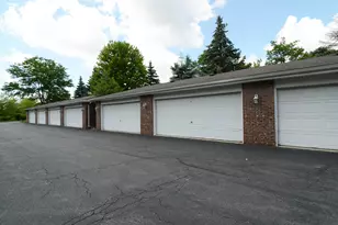 881 N Swift Rd, Addison, IL 60101 - Photo 10