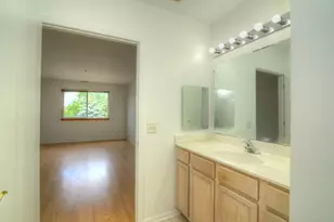881 N Swift Rd, Addison, IL 60101 - Photo 8