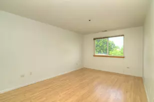 881 N Swift Rd, Addison, IL 60101 - Photo 4