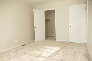 328 Farmingdale Cir, Vernon Hills, IL 60061 - Photo 16