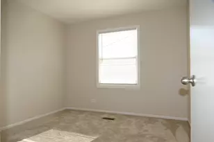 328 Farmingdale Cir, Vernon Hills, IL 60061 - Photo 18