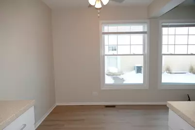 328 Farmingdale Circle, Vernon Hills, IL 60061 - Photo 10