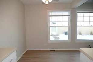 328 Farmingdale Cir, Vernon Hills, IL 60061 - Photo 10