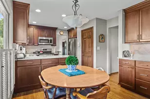 1902 Gigi Ln, Darien, IL 60561 - Photo 10