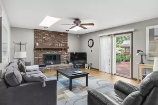 1902 Gigi Ln, Darien, IL 60561 - Photo 12