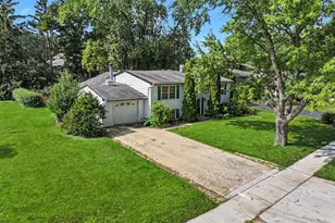 1120 E Prairie Ave, Wheaton, IL 60187 - Photo 2