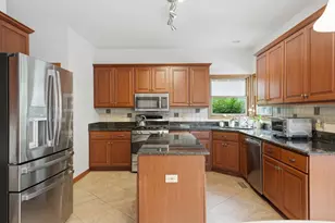 801 Fieldale Ln, Grayslake, IL 60030 - Photo 4